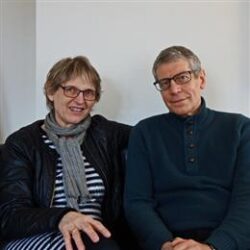 Hanne og Johannes Esmarch bor i Videbæk og arbejder som henholdsvis psykoterapeut og præst.